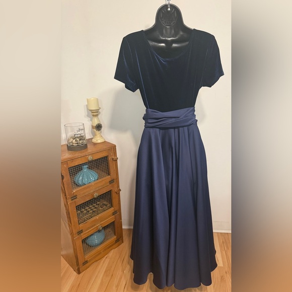 👗CDC Caren Desire’e Company Velvet & Taffeta Gown. Color:Navy Blue. Size: 14 - Picture 5 of 11